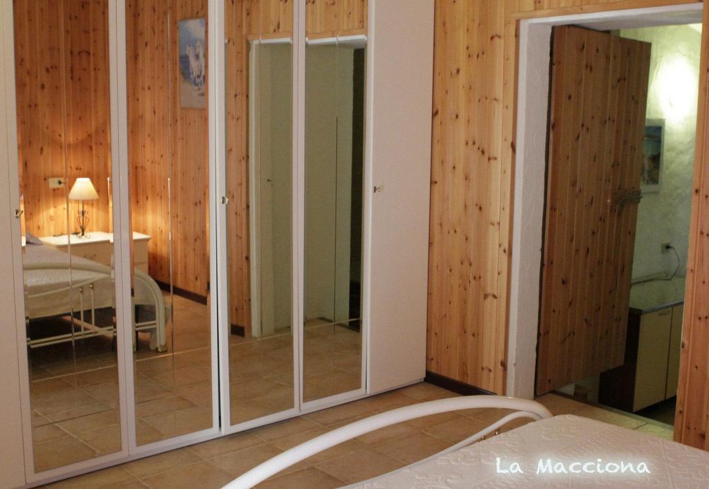 Apartamento La Macciona Aglientu Habitación foto